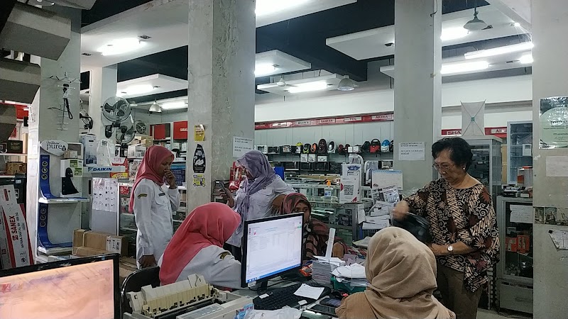 Menggenggam Kemudahan Elektronik di Jantung Cilacap